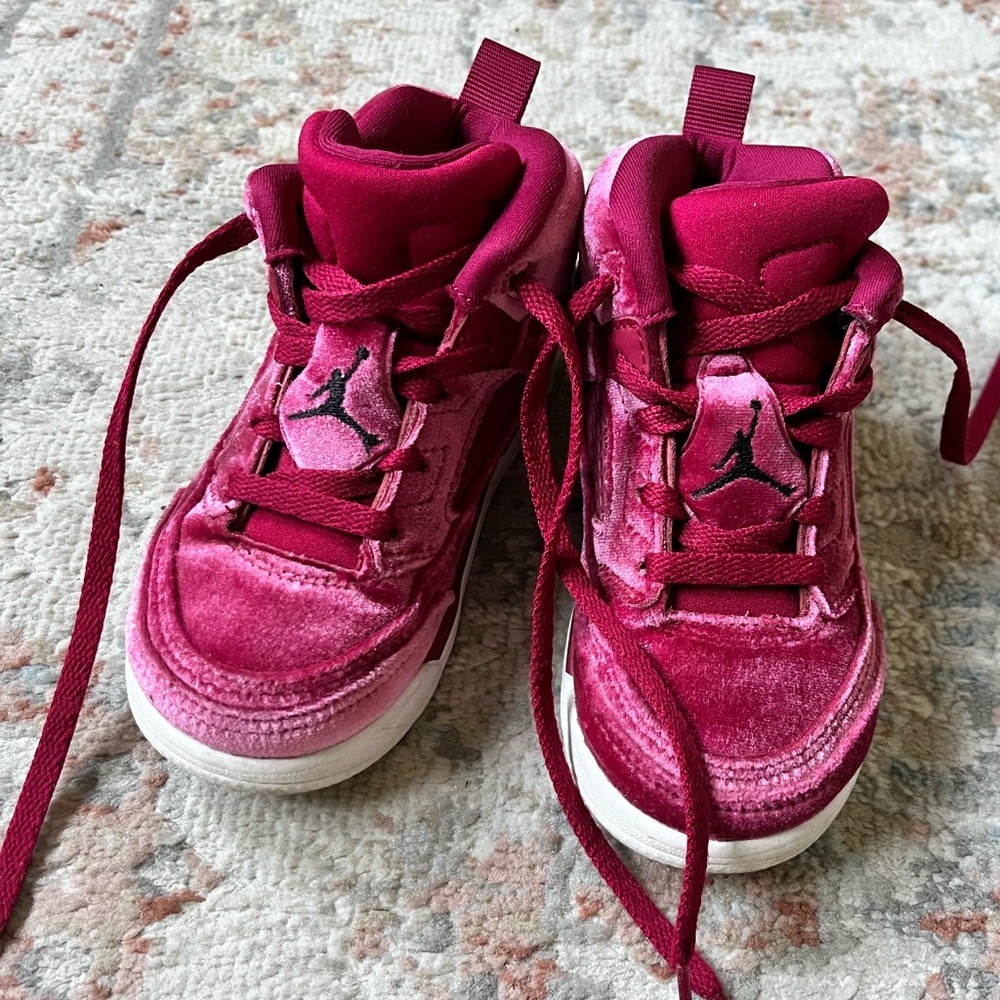 Toddler Girls Noble Red Velvet High Top Jordans, US 9T